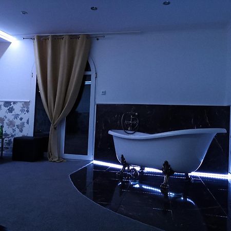 Hotel Tara Kielce Luaran gambar
